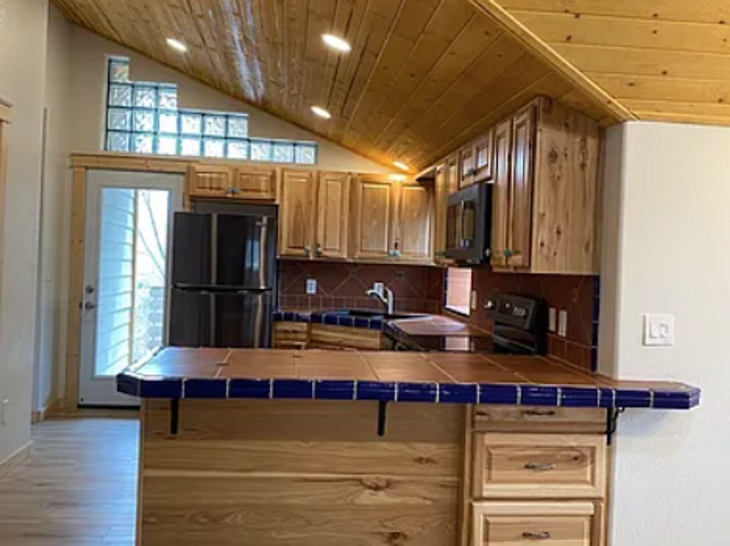 Beautifully Remodeled Downtown Flagstaff Home — Location, Comfort & Style – photo 4