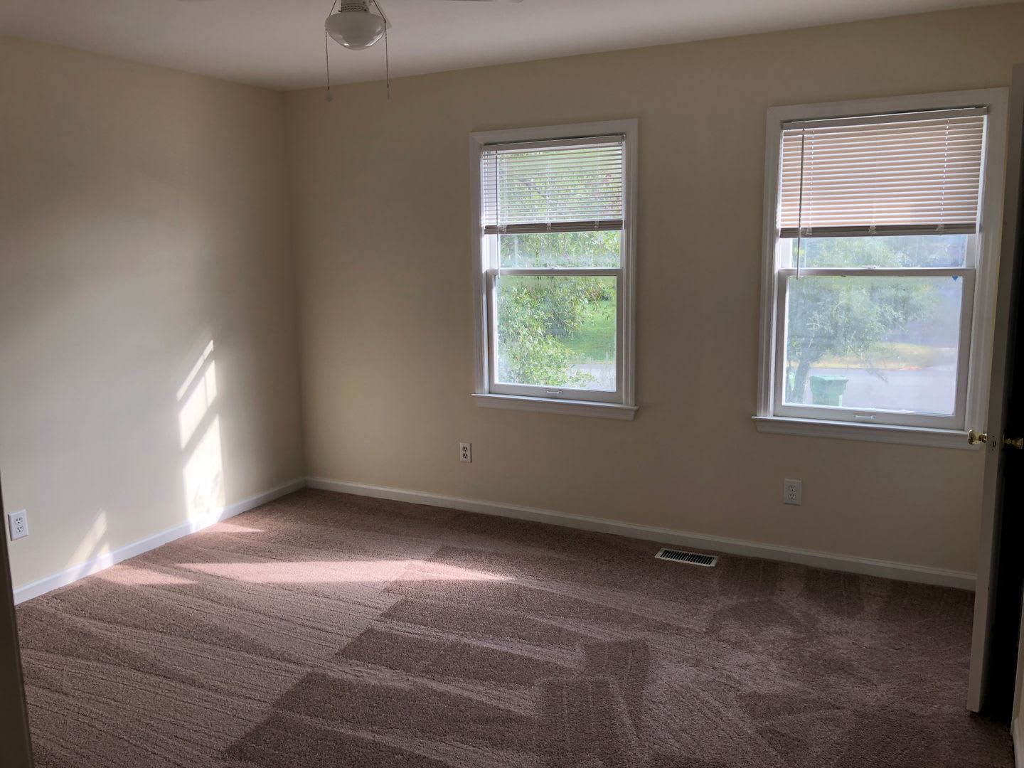 2 Bedroom 1.5 Bathroom Townhouse – photo 4