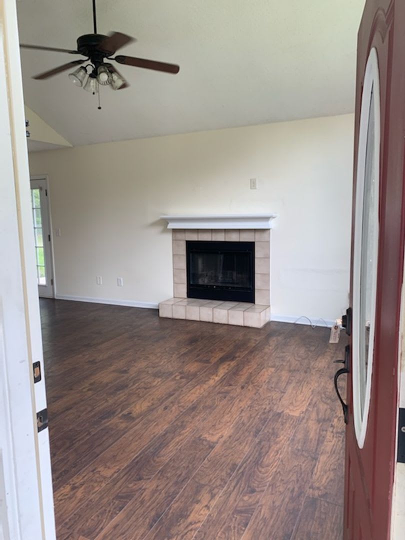 3 Bedroom 2 Bath Pet Friendly Home – photo 2