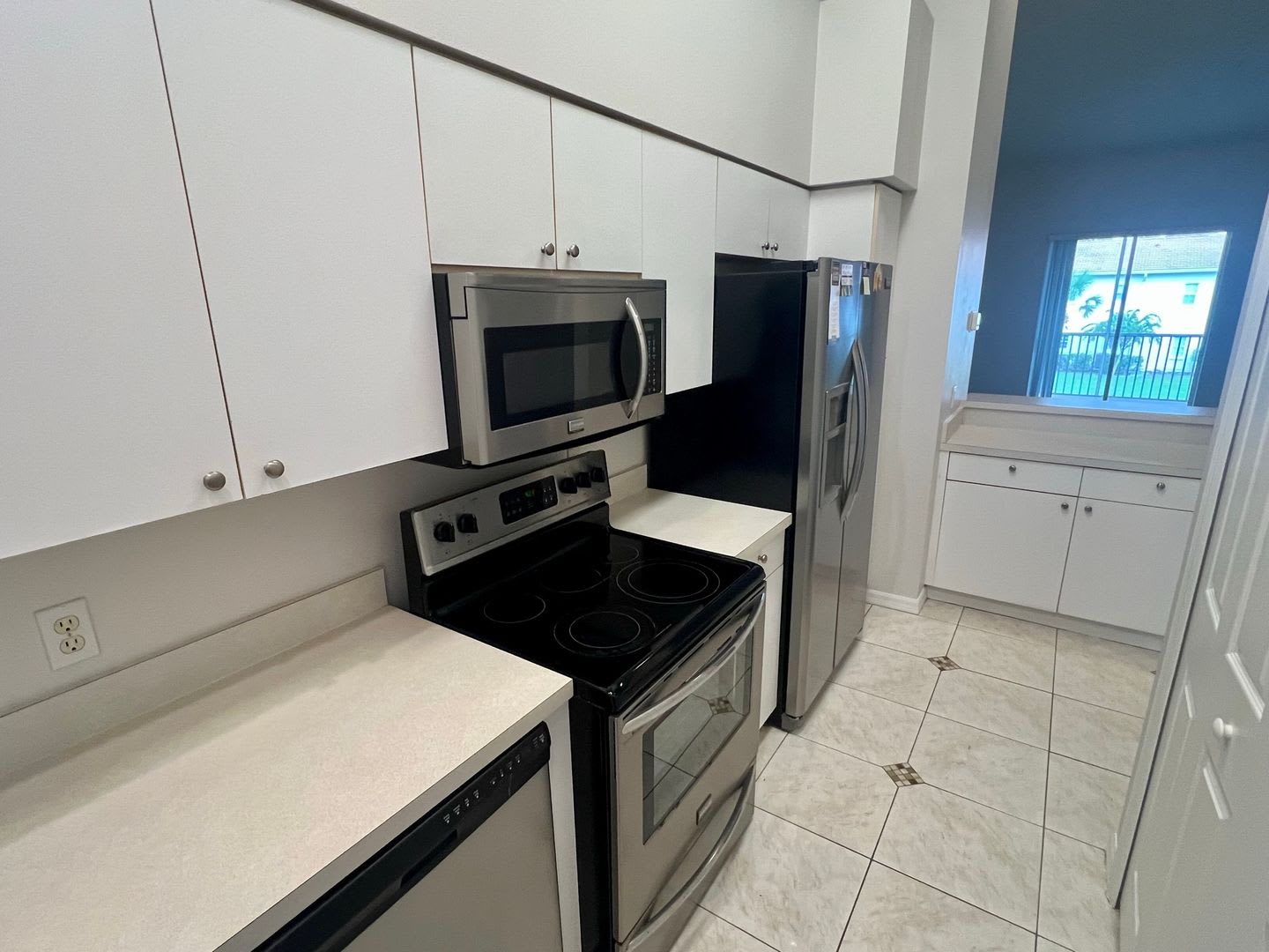 Plaza De Flores Gem: 2BR/2BA Sarasota Condo with Premium Amenities – photo 4