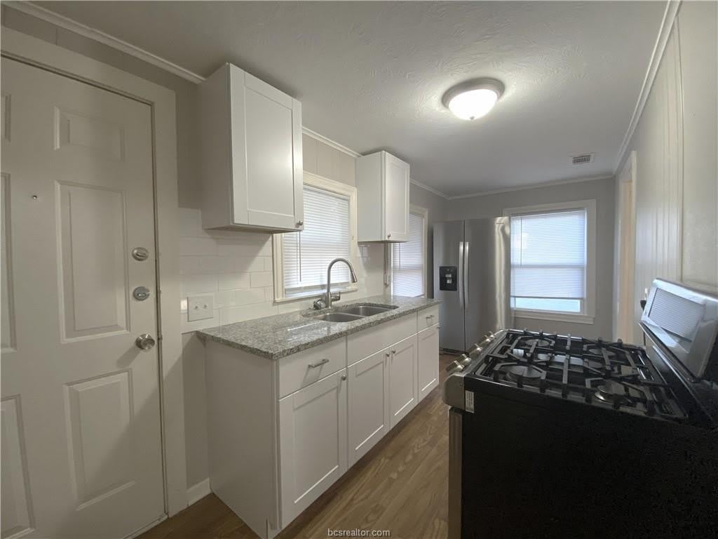 911 Bina Street – photo 3
