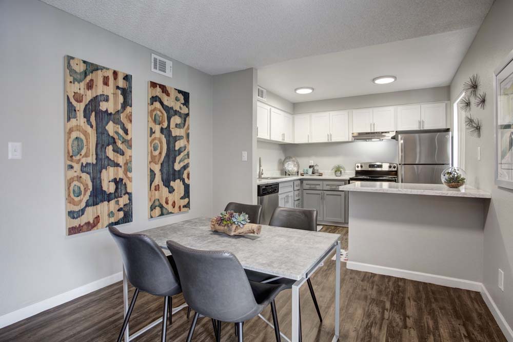 505 West – photo 3