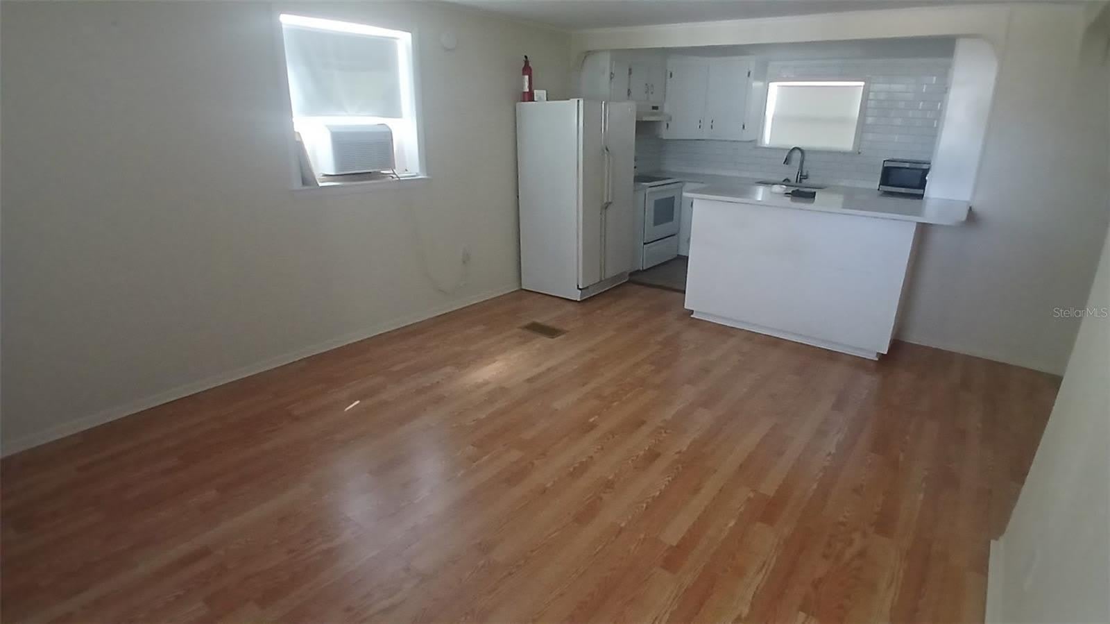 542 DIVISION Street – photo 3