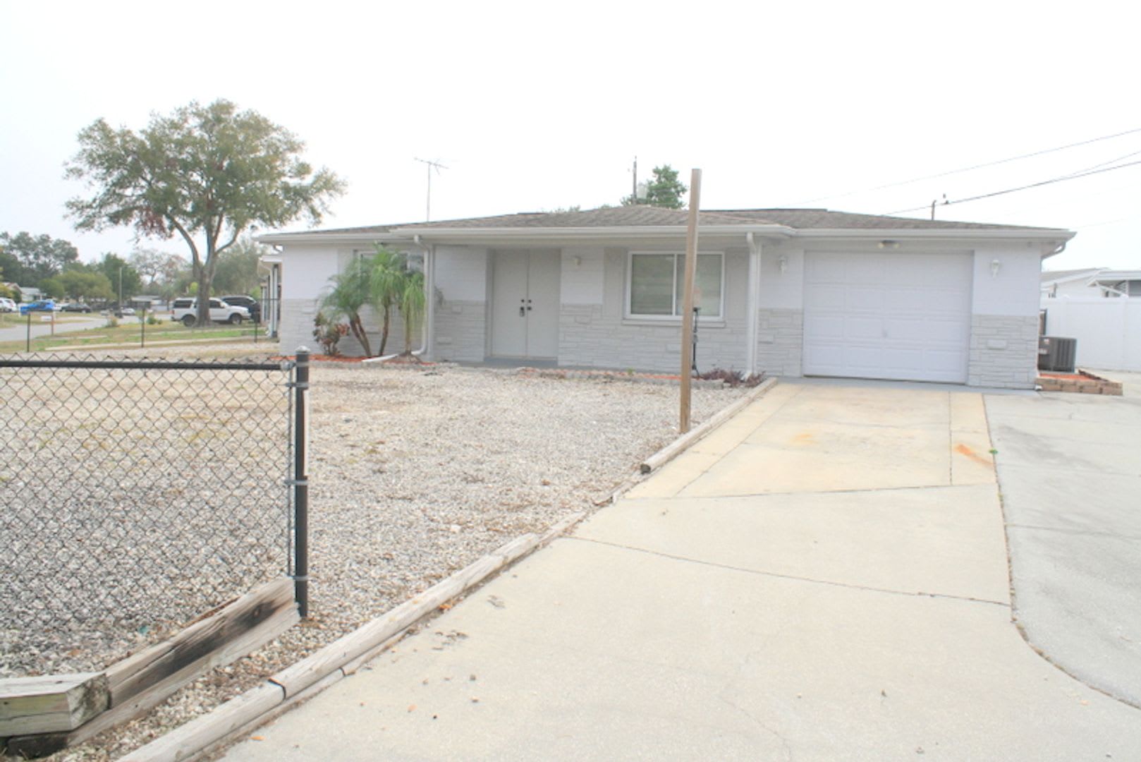 Cute 3 bedroom 1 bath – photo 1