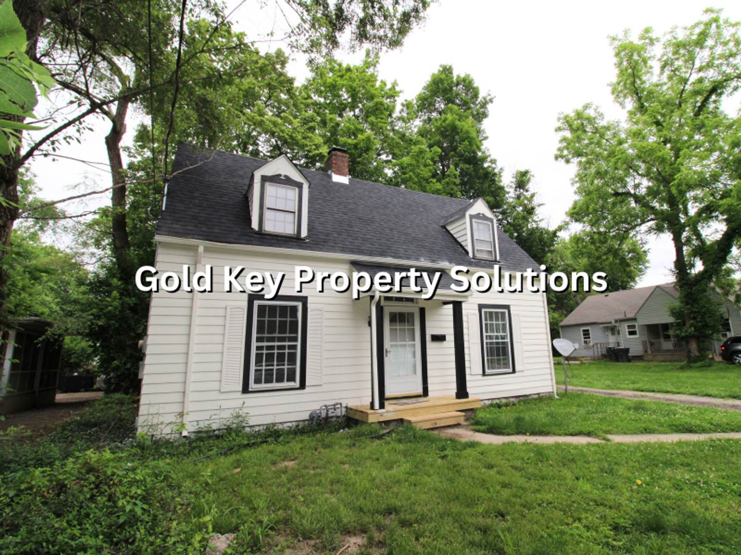 Large 2 BR 1.5 BA House with Covered Porch and Family Room (SECTION 8 APPROVED) – photo 2
