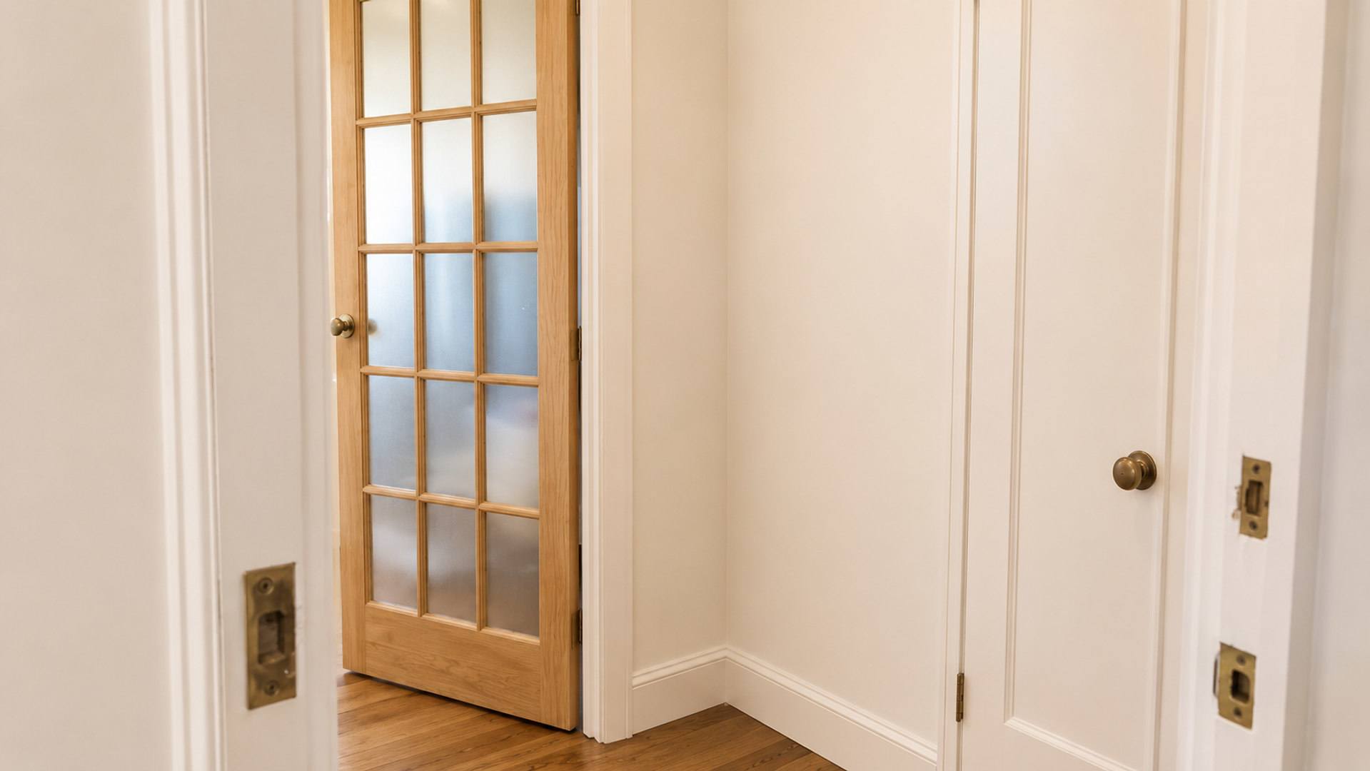 Bright Studio Steps to Quincy Center – Huge Walk-In Closet, Heat & Hot Water Included! – photo 5