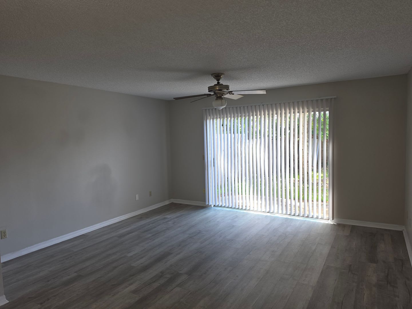 FOR RENT!! CLEAN AND COZY TWO STORY TOWNHOME (PRIVATE YARD)... – photo 5