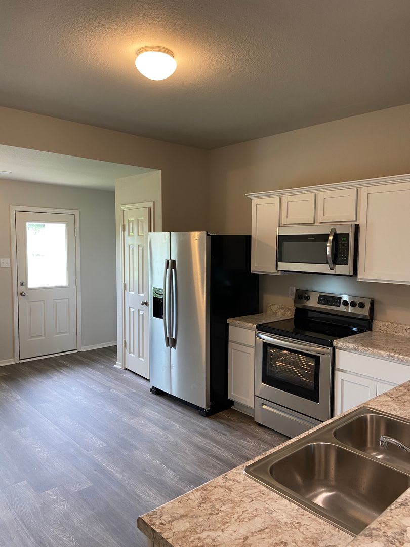 Pre-Leasing Now! Spacious 4-Bedroom, 2-Bath Home with a Large Backyard Patio in Fairview Haven – photo 5