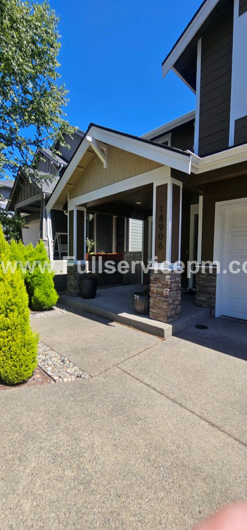 Newer Incredible home with all the amenities! – photo 2