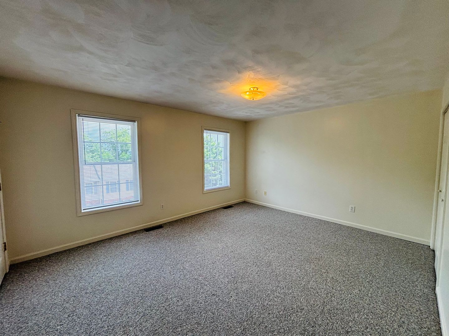 2 Bedroom, 1.5 Bath Townhouse – photo 5