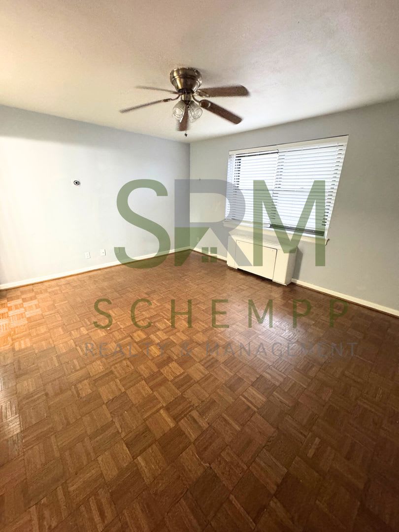 Updated 2BR/2BA on Bardstown Road with all utilities included now available! – photo 4