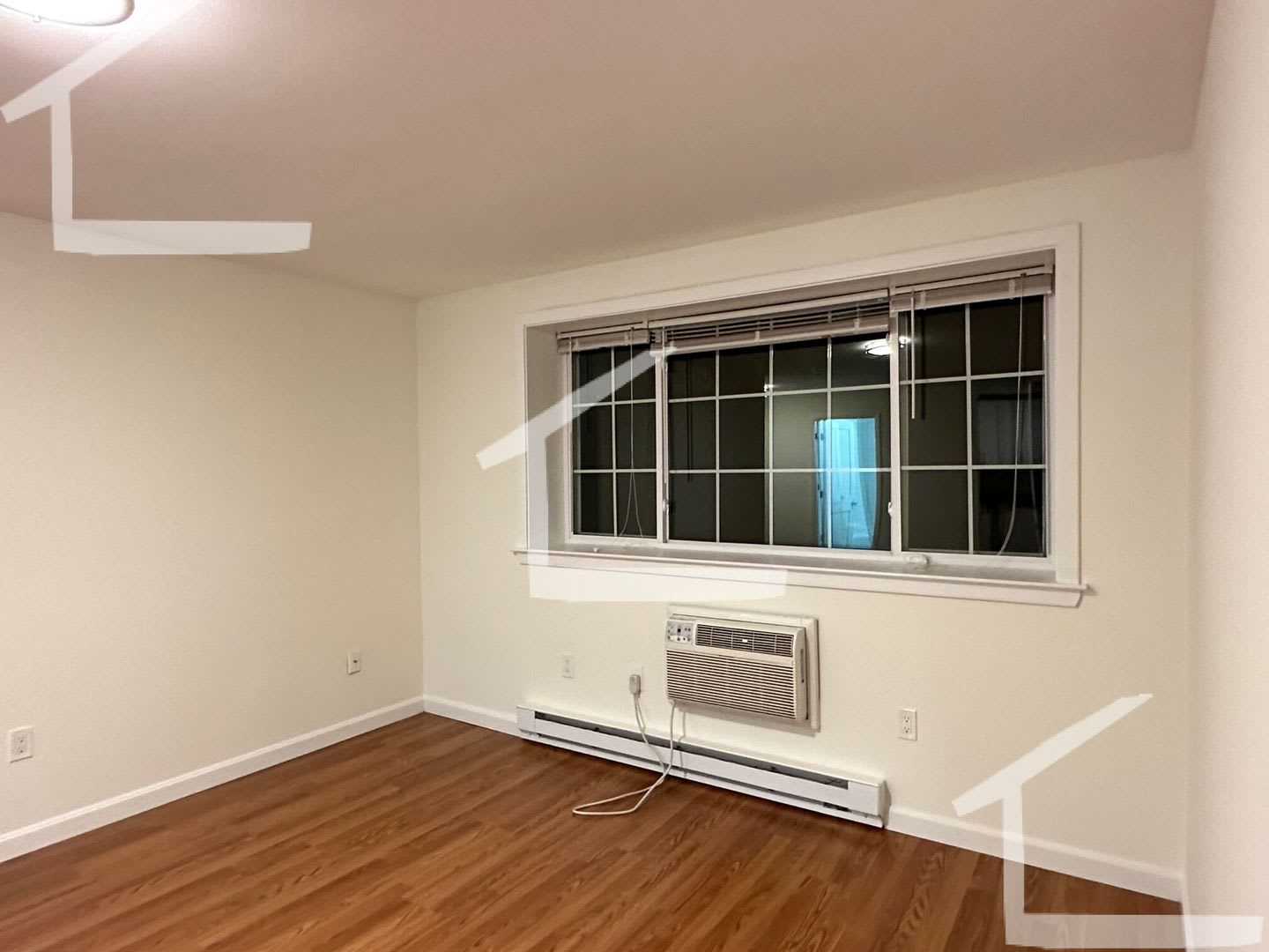 Nicely renovated 2 bed near Cleveland Circle and the Green Line. – photo 1