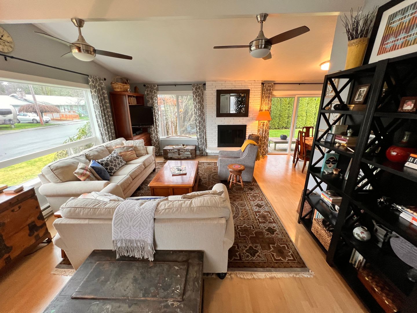 Charming Rambler 2 Bed 1 Bath Fence Backyard 1 Car Garage Available Sept 9Th – photo 3