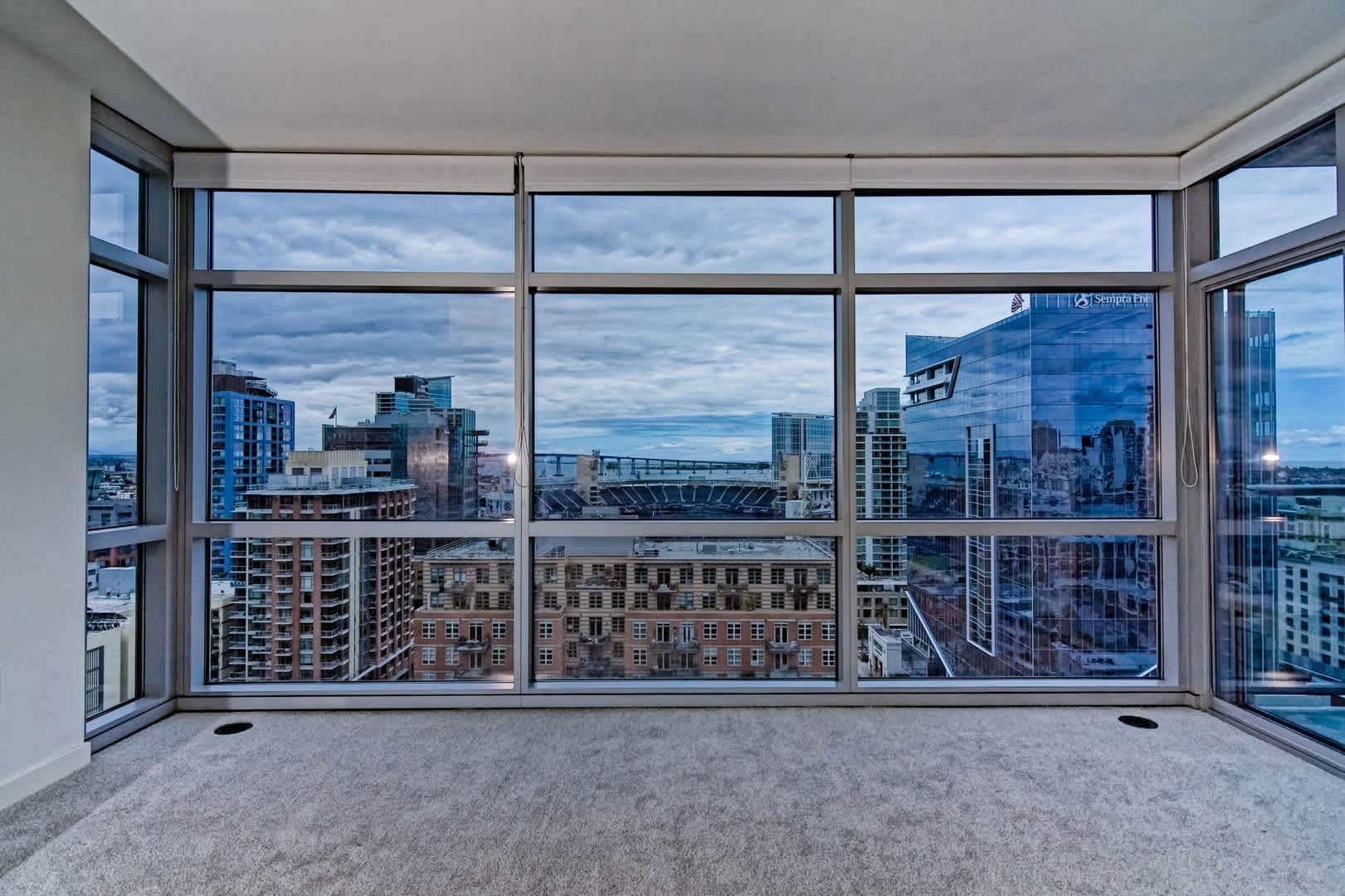 Large 2bed/2ba Condo at The Mark with amazing views! – photo 4