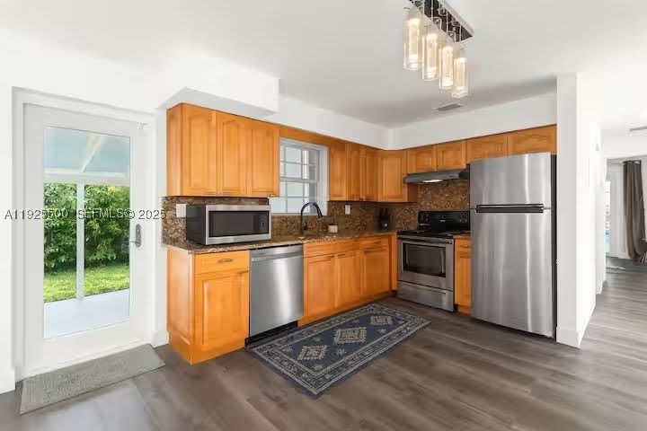 909 NE 7th St – photo 3