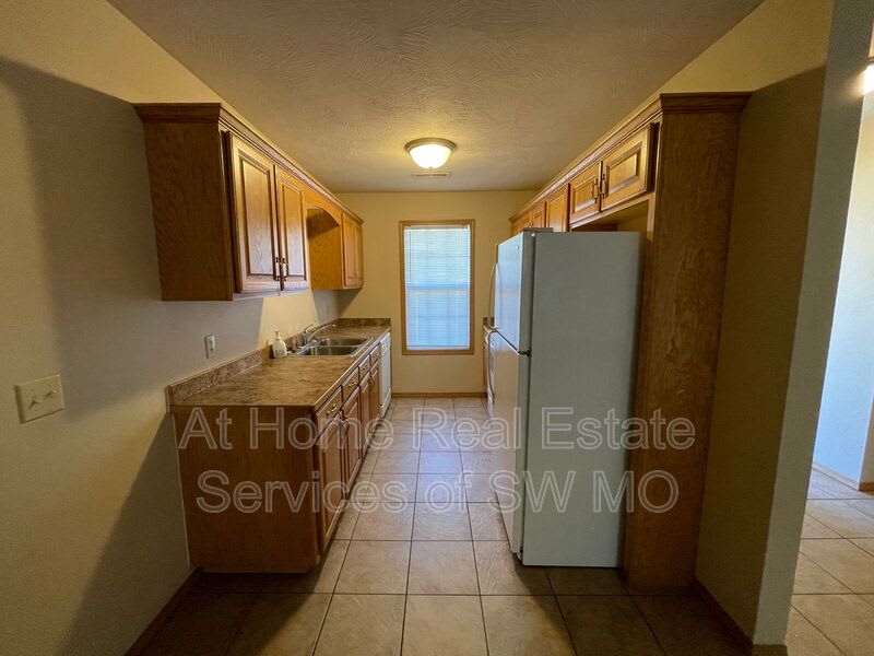 1096 N Westwood – photo 2