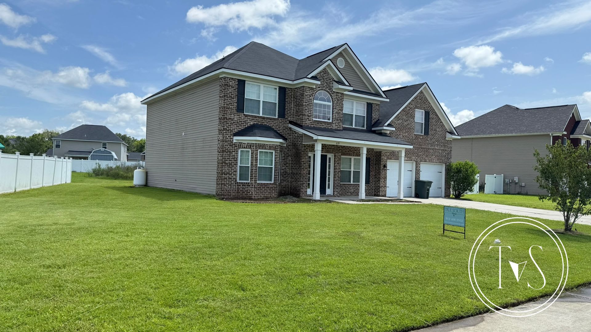 MOVE IN SPECIAL: $500 OFF 1ST MONTH'S RENT!** – photo 3