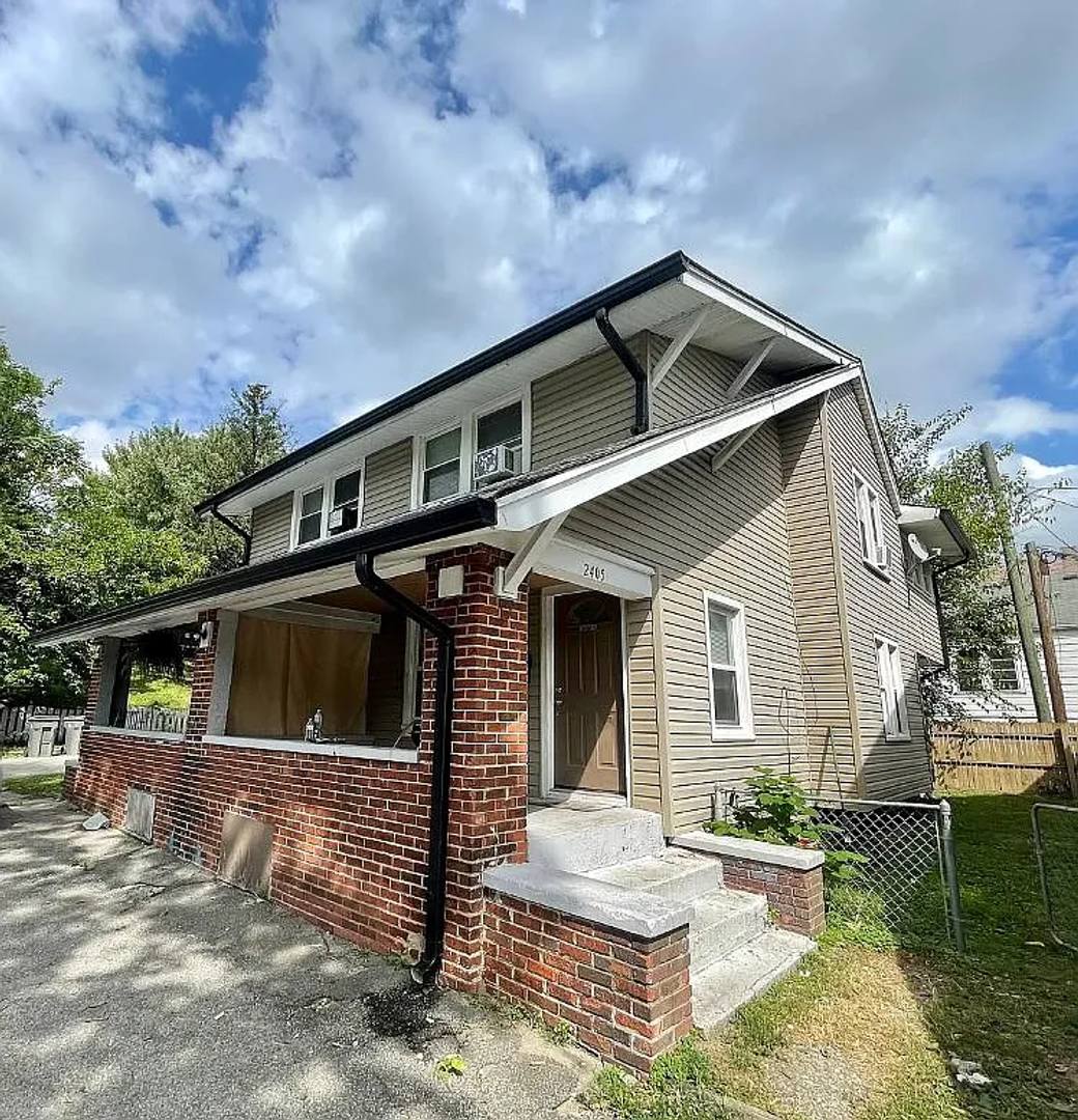 For Rent 3 Bedroom Townhouse on a Quiet Street – photo 1