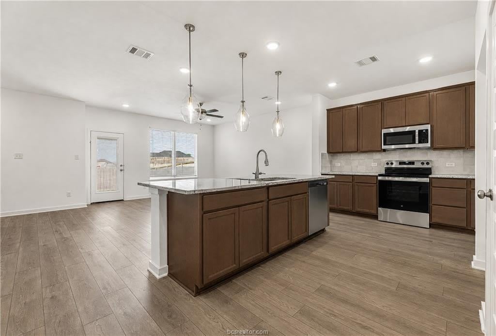 1927 Sebright Drive – photo 2