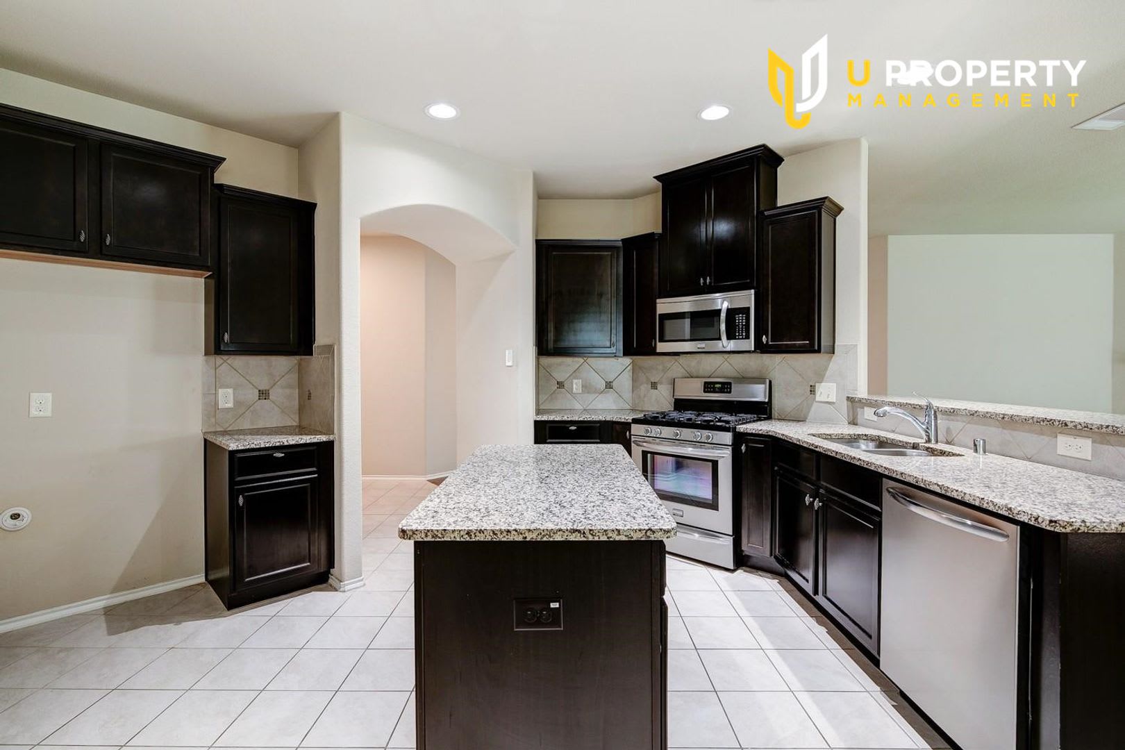 Built in 2015 one story house, Close to US 75 and Hwy 121. – photo 5