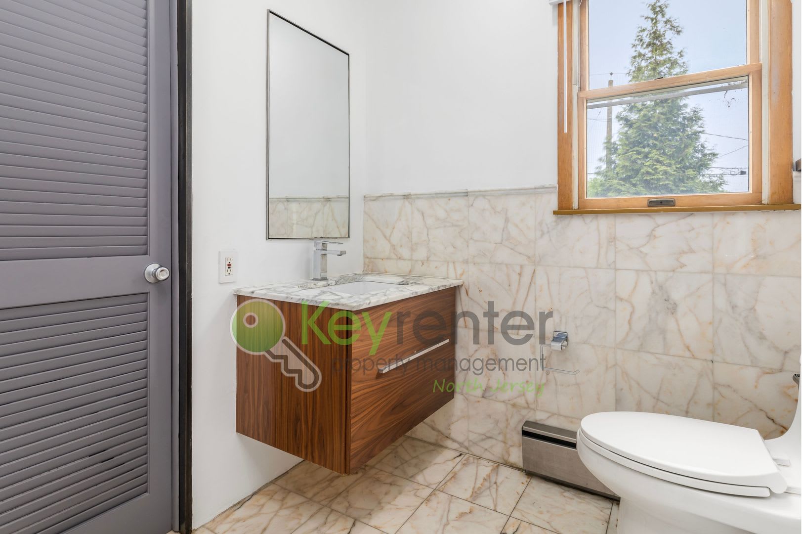 Spacious 4-Bedroom Home in Maywood – photo 4