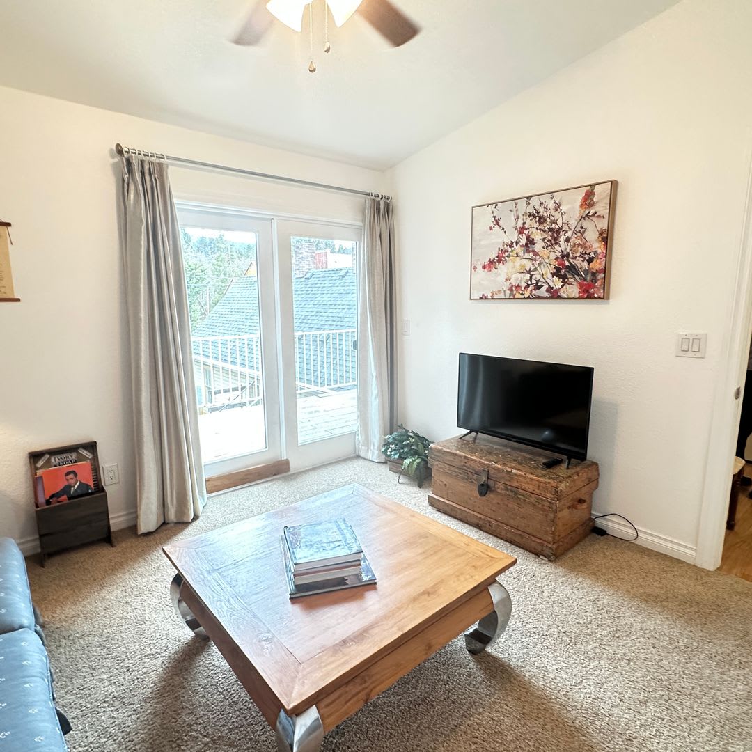 Courtyard Vista Cottage A Peaceful Retreat With Stunning Views And A Charming Courtyard 300 Utility Fee – photo 2