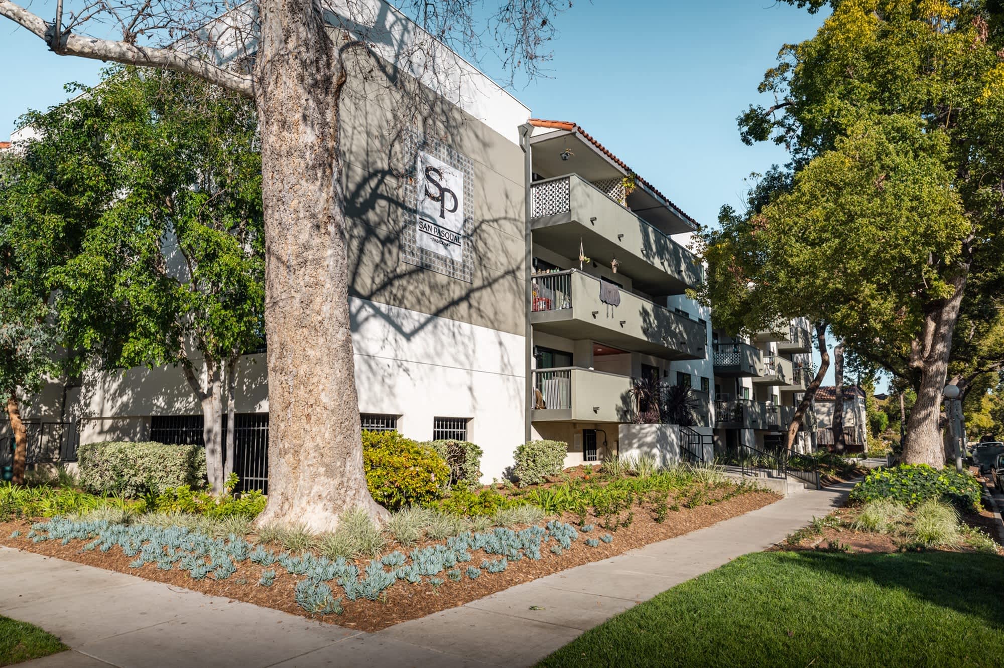 San Pasqual Apartments – photo 2