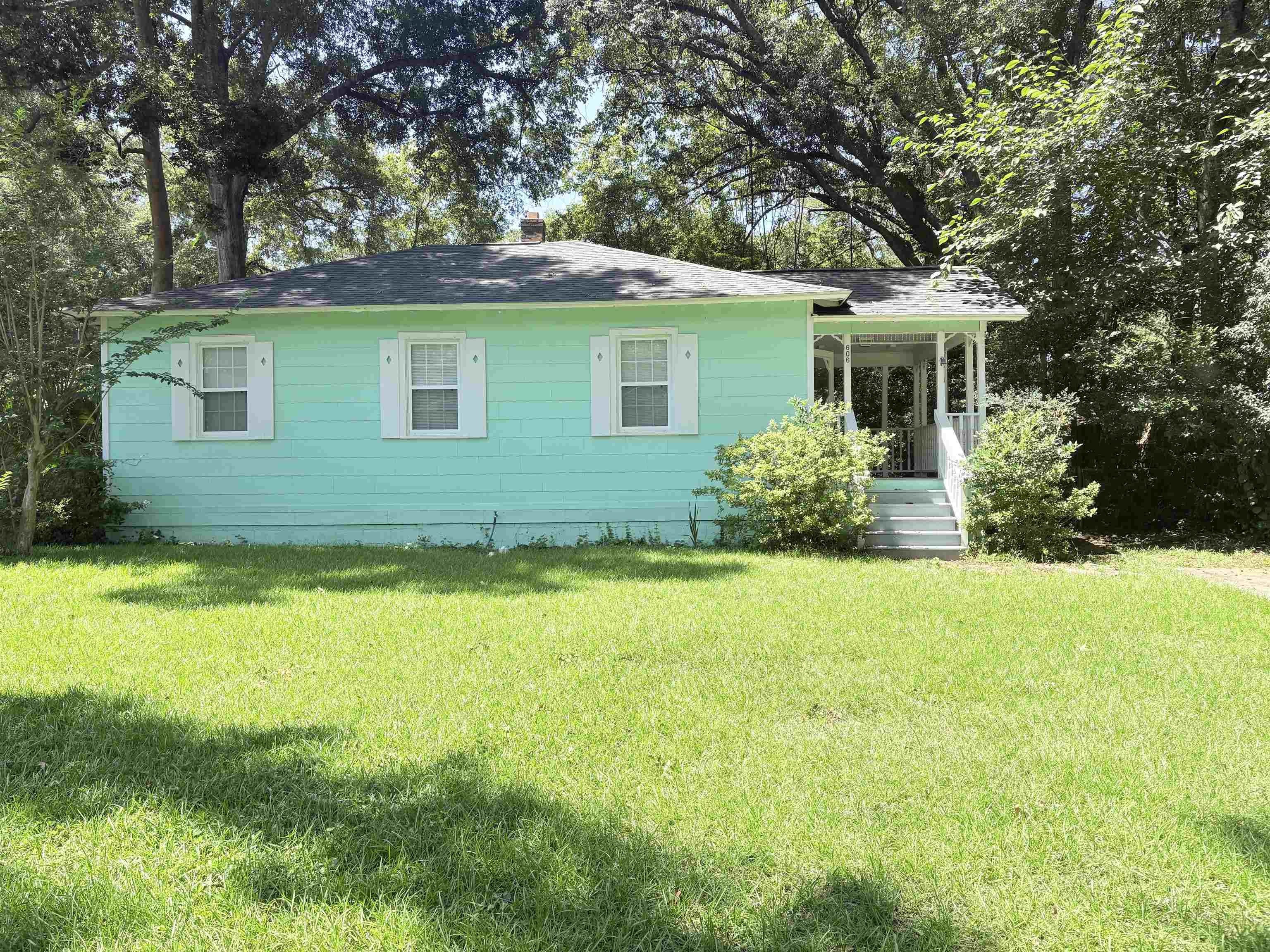 606 Collins Drive – photo 1