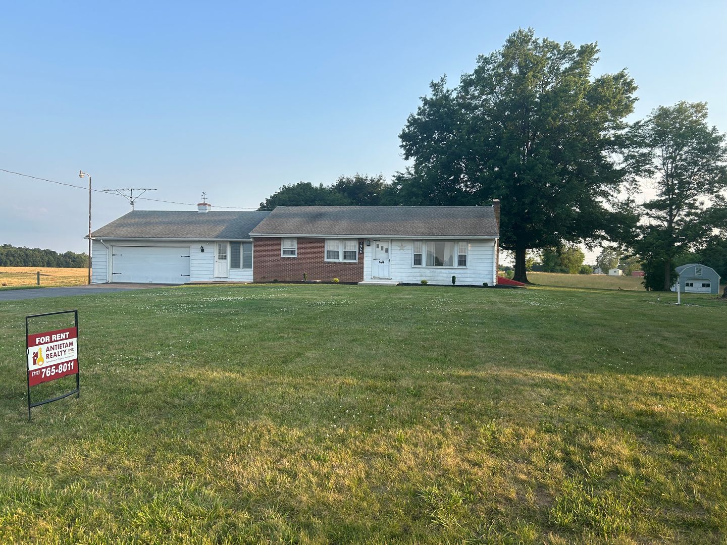 Lovely Single-Family Home – photo 2