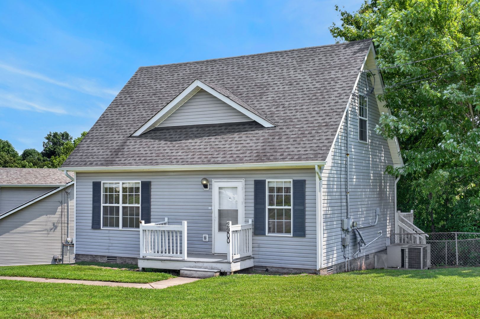 3 Bedroom 2 Bath Dog Friendly Home For Rent Near Post! – photo 2