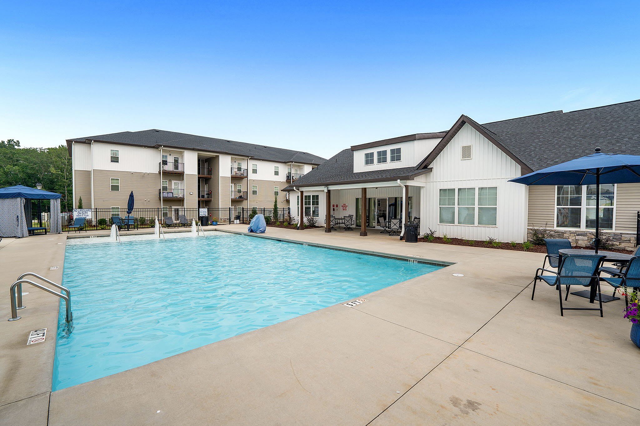 Water's Edge Apartments – photo 5