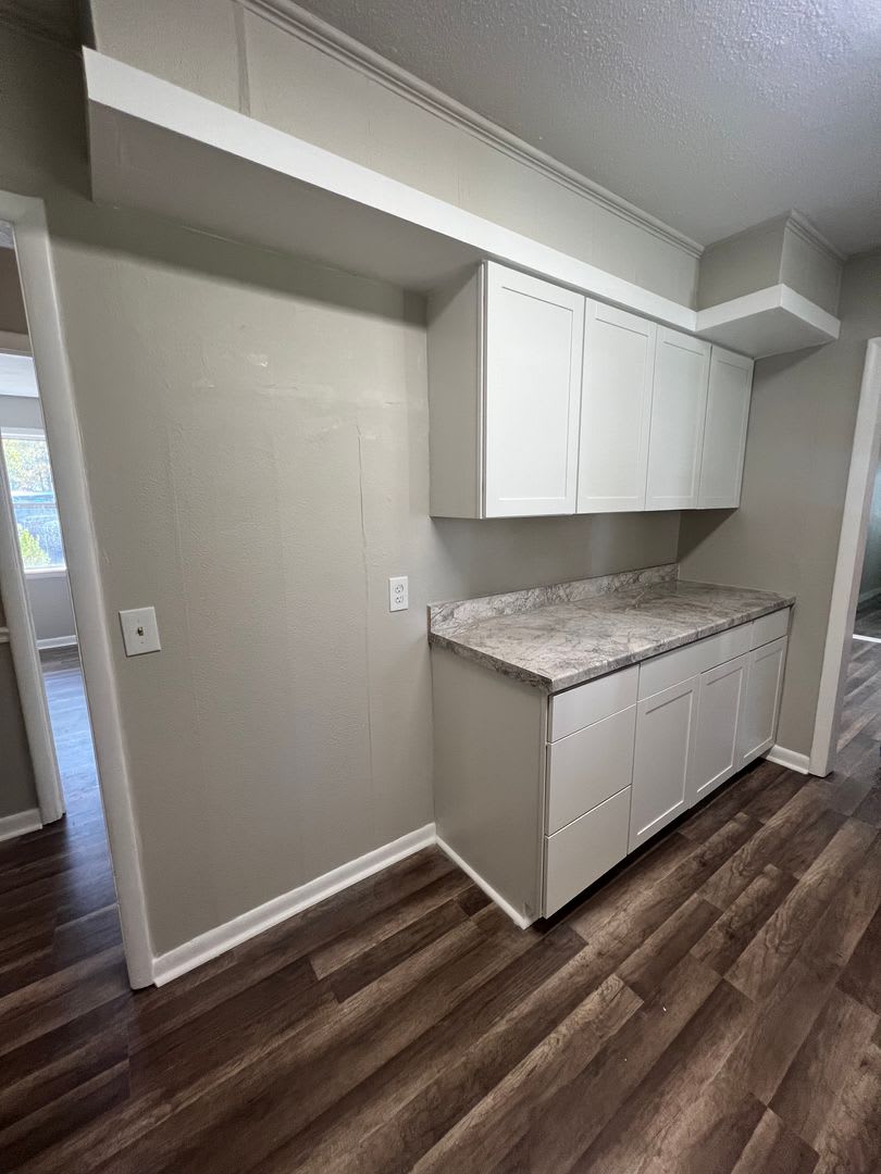 THIS JUST IN! Short Term Lease! Great Neighborhood! – photo 5