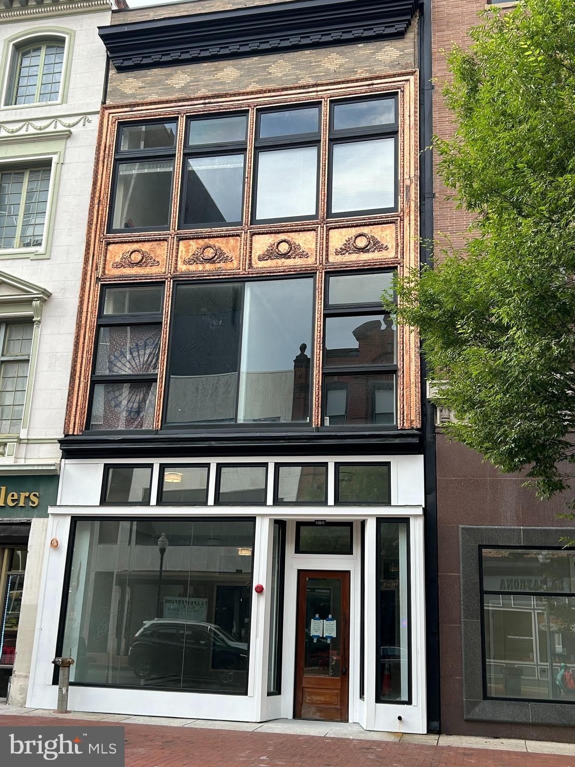 100 W LEXINGTON Street – photo 1