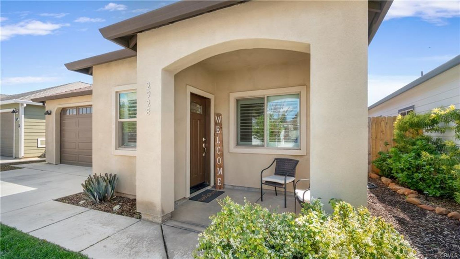 Beautiful 3-Bedroom Home with Modern Finishes & Low-Maintenance Backyard – photo 2