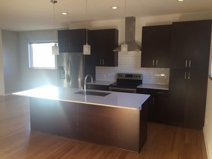 Move-In Special! 3 Bedroom Modern Home w/ Excellent Location! – photo 3