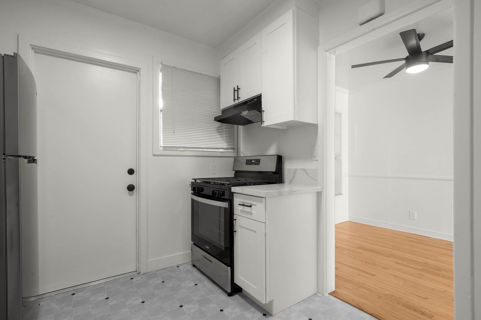3335 W. Stocker Street – photo 4