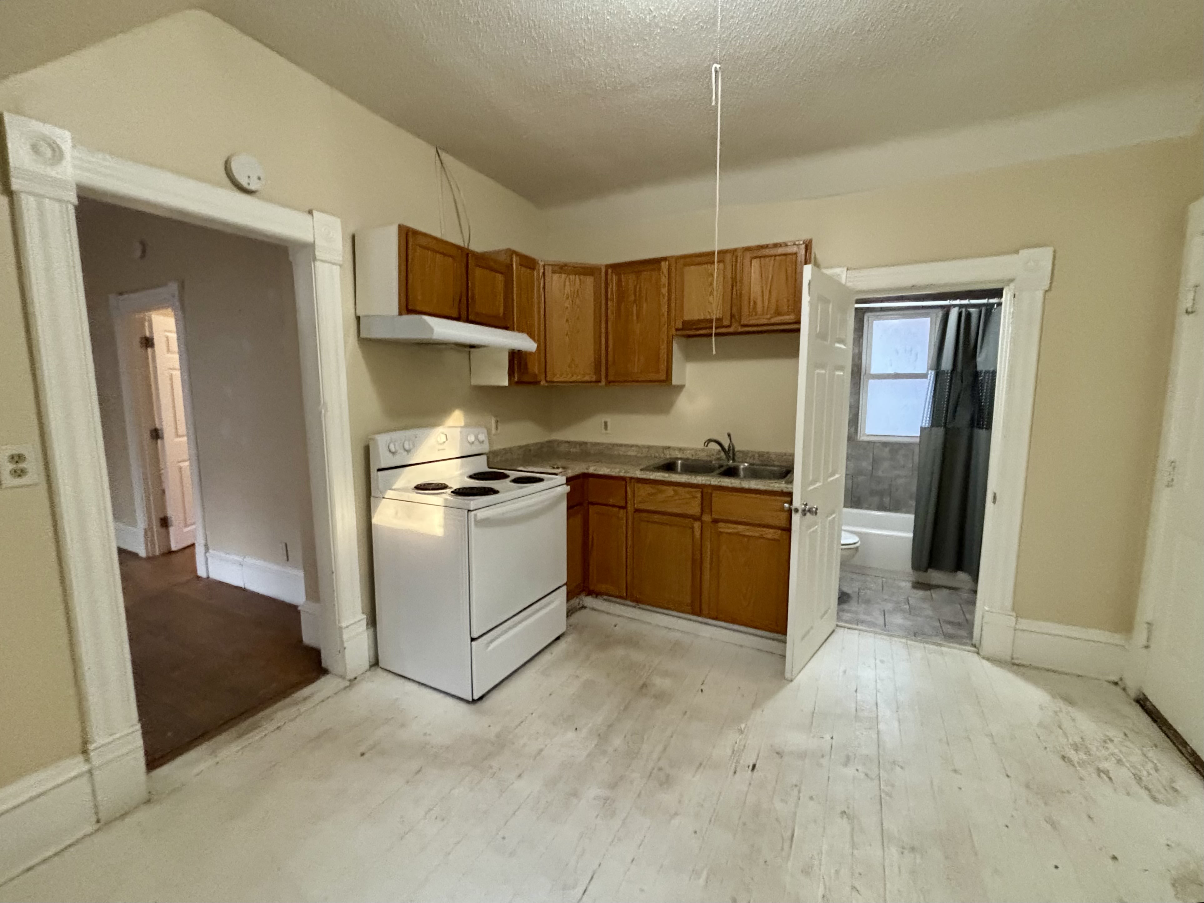 320 Augusta Ave Se – photo 4