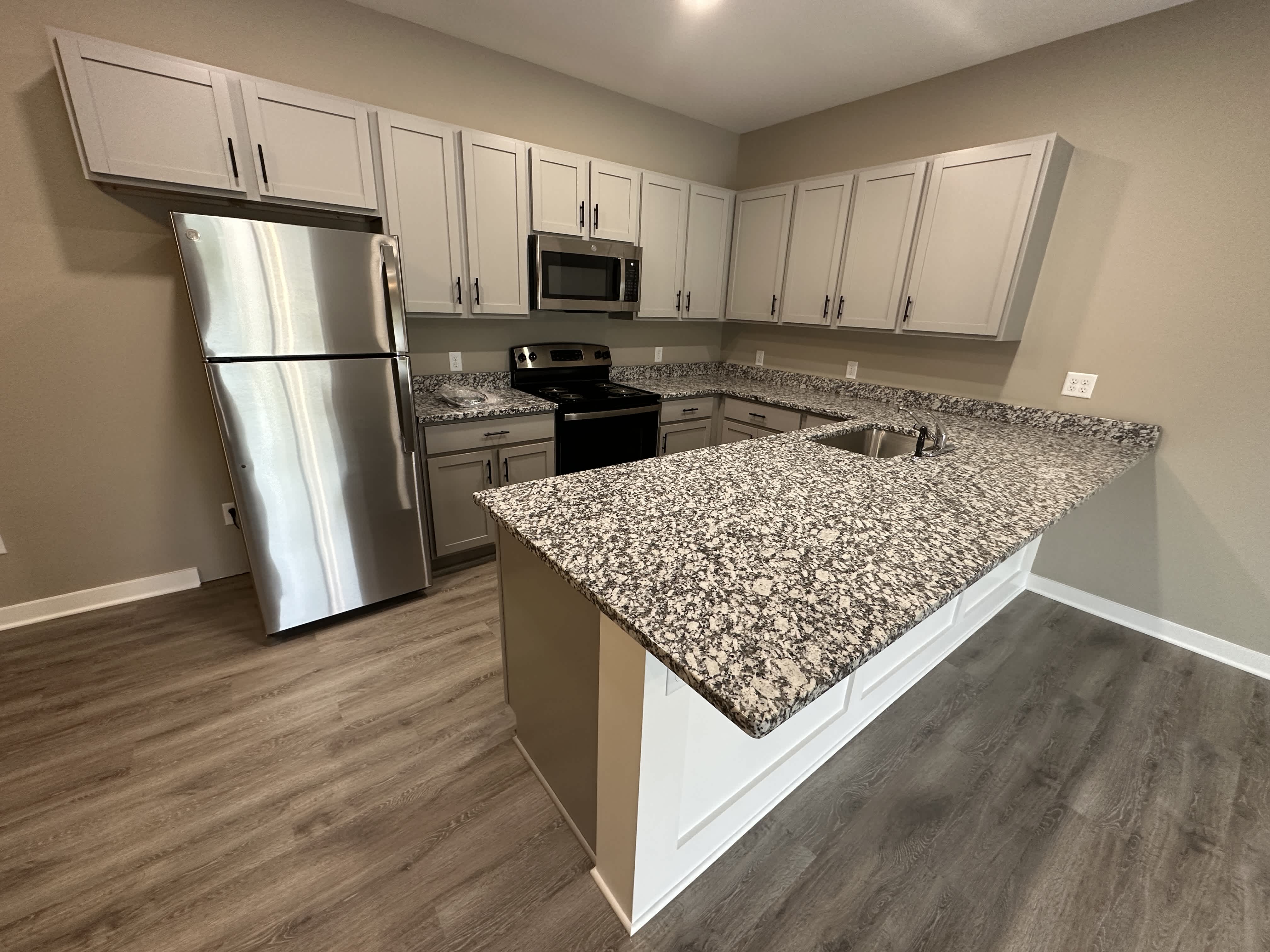 630 N Main St – photo 4