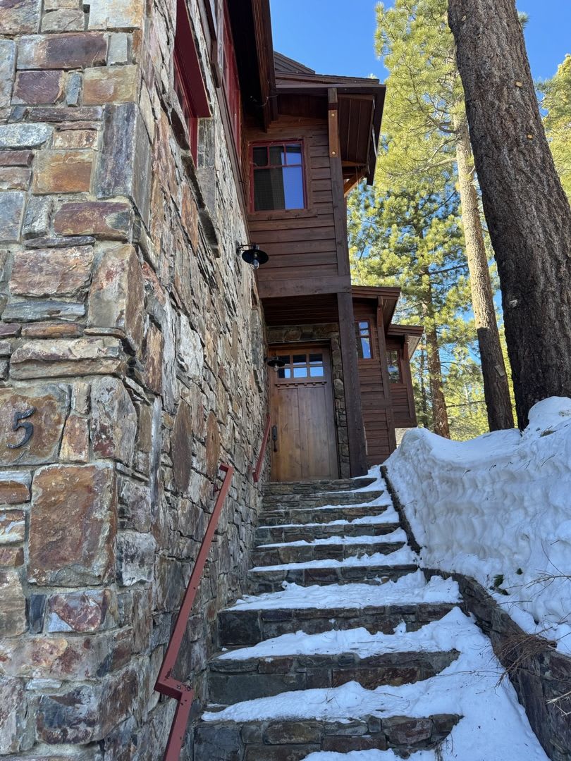 Luxury 5-Bedroom, 6-Bathroom Mountain Retreat – Hot Tub, Fireplaces, & More! – photo 2