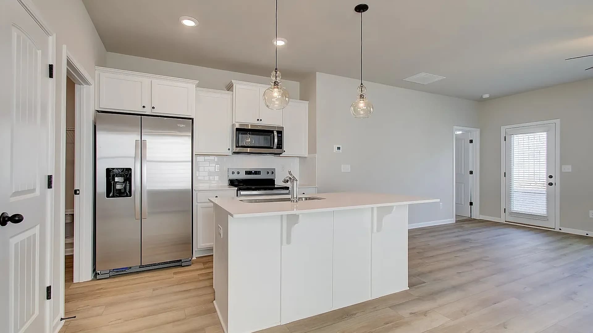 Custom Built 3 Bedroom Home With Bonus Area!!!! – photo 3