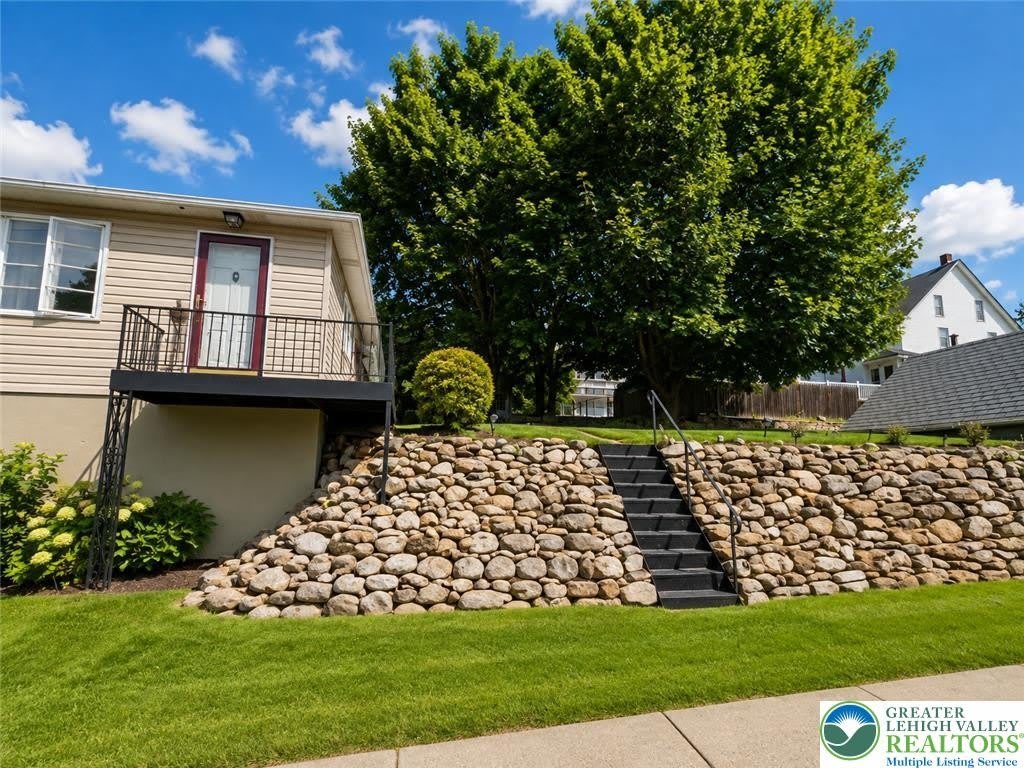 105 W Laurel Avenue – photo 2