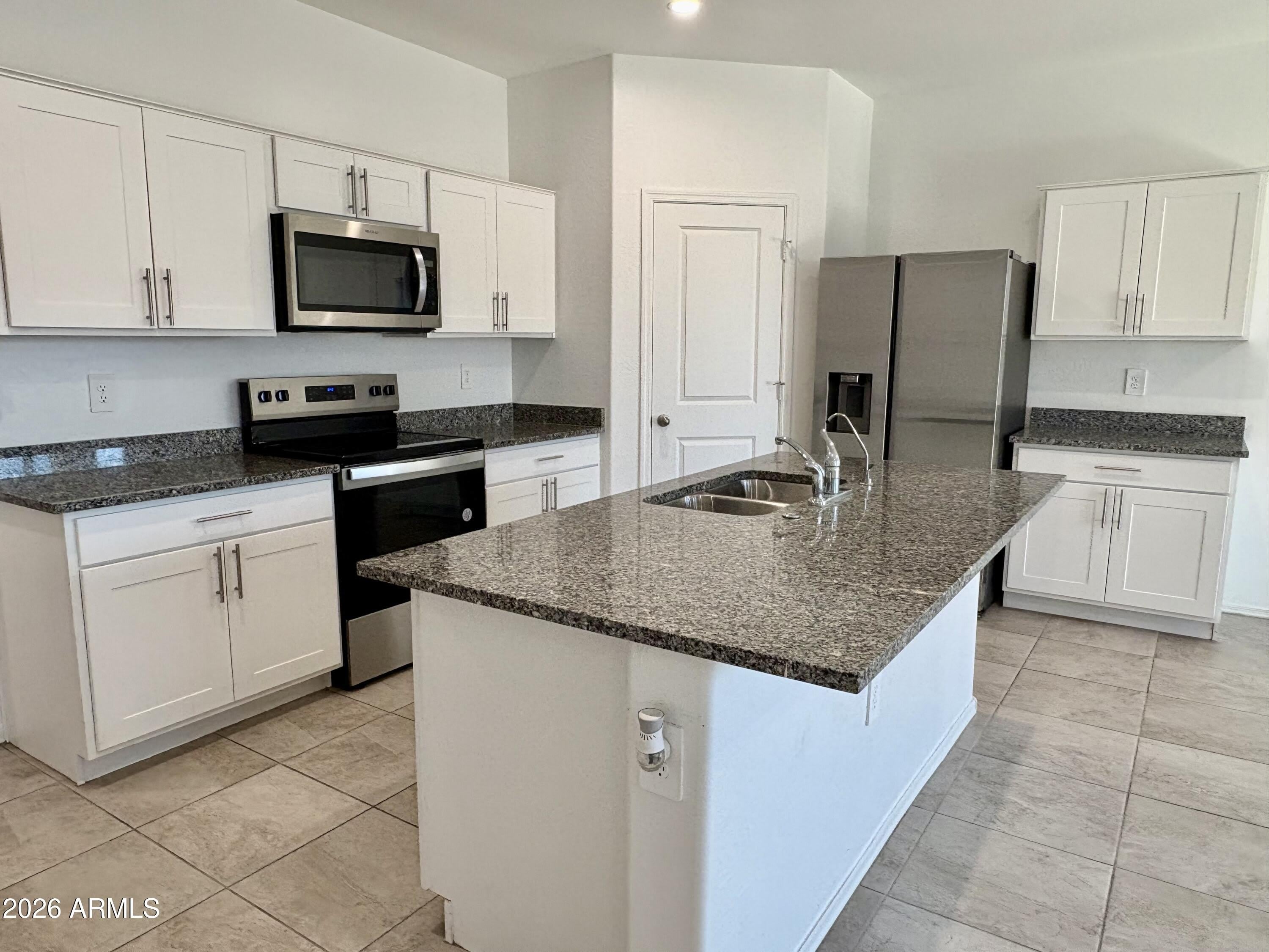 1575 E Lardner – photo 4