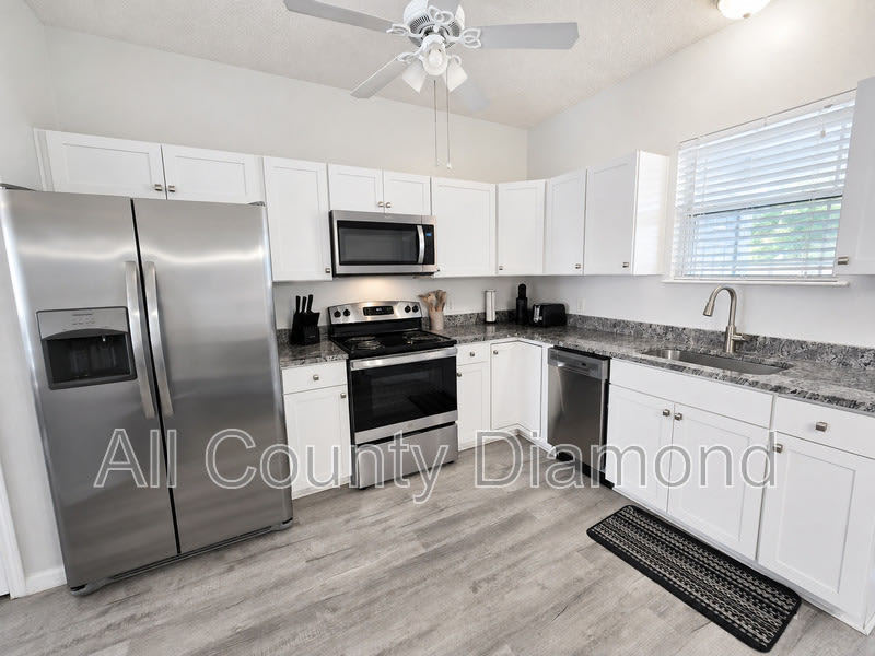 5726 Beach Dr – photo 4