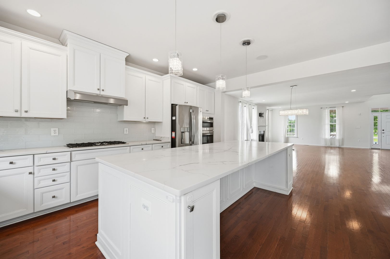 Spacious 4-Bedroom, Gourmet Kitchen & Finished Basement – photo 3