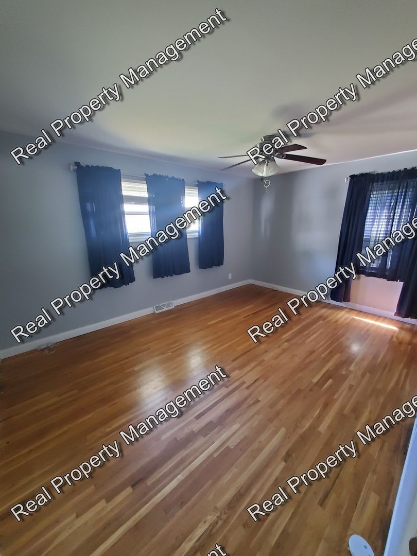 Three Bedroom Crown Point Ranch – photo 5