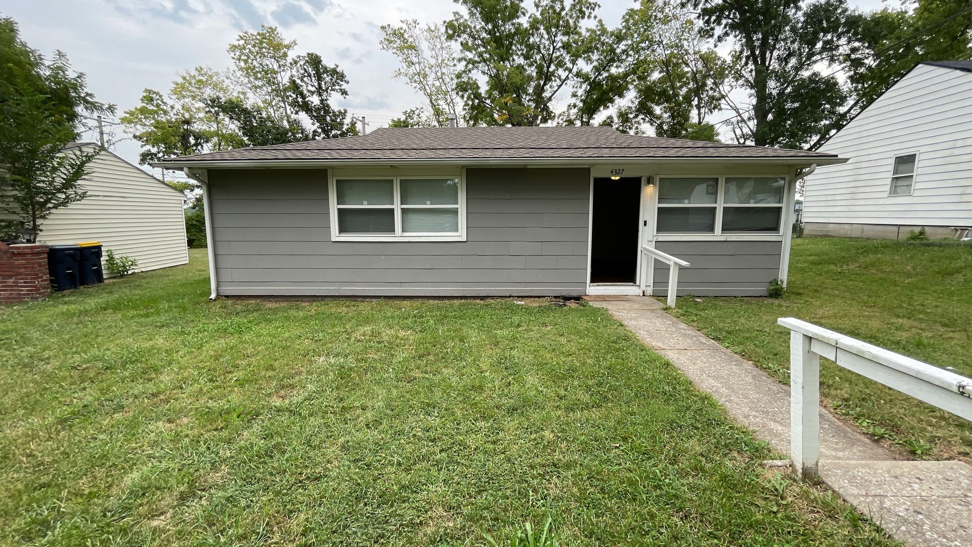 Charming 3 Bed / 1 Bath Home in North Kansas City! – photo 1