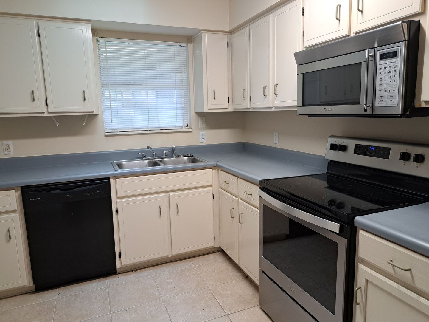 7727 Betty Louise Dr – photo 4