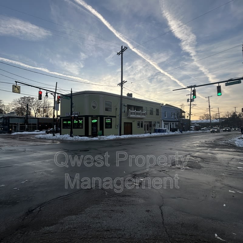 975 Cherry St. SE – photo 1