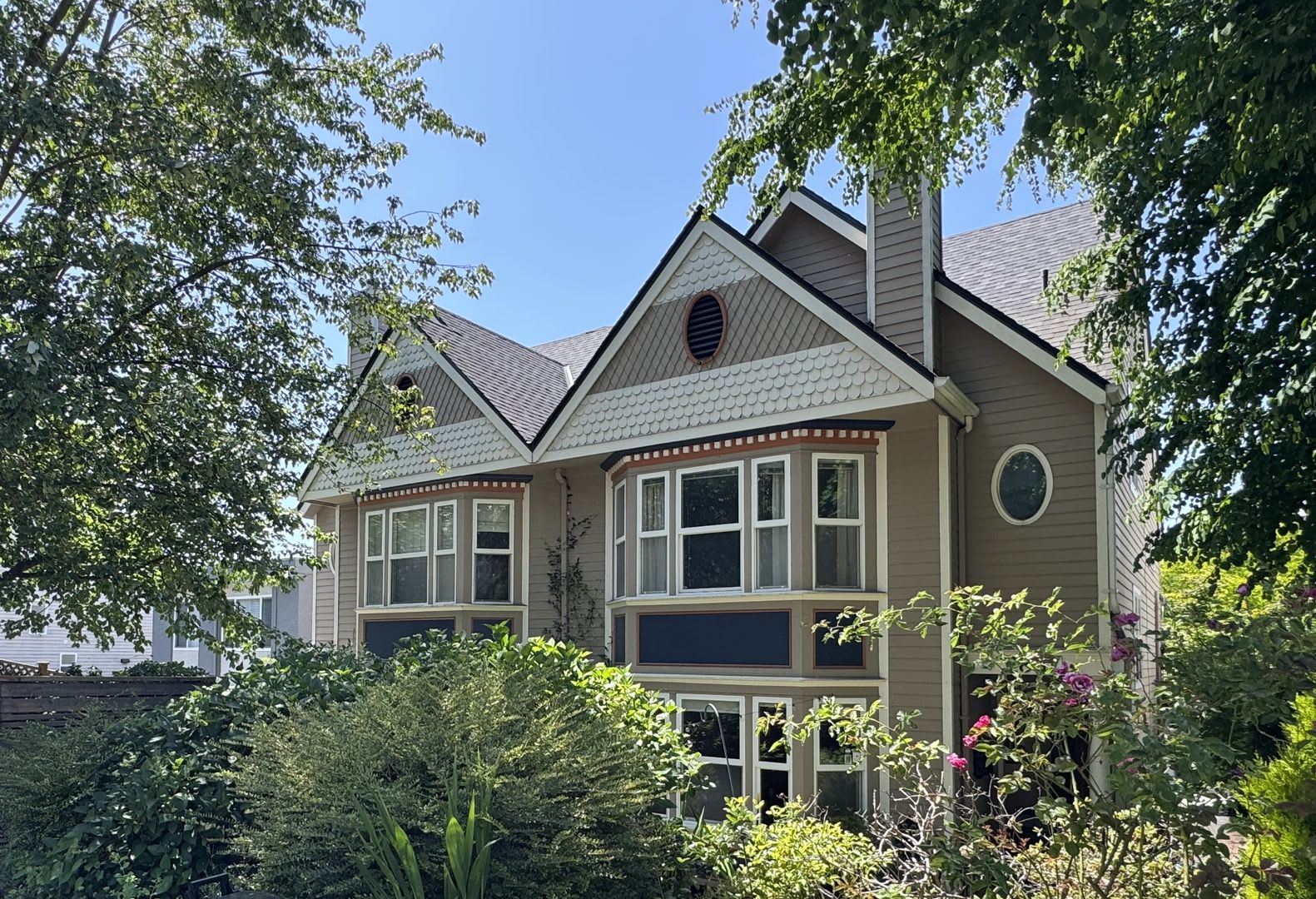 Stylish 3BR Queen Anne Townhome – photo 1