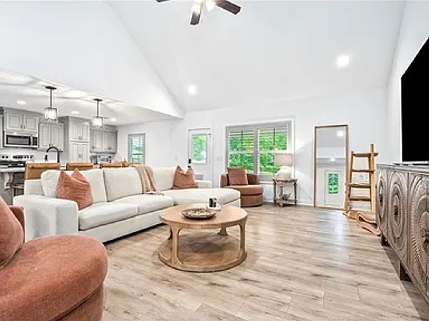Country living in a modern house – photo 5